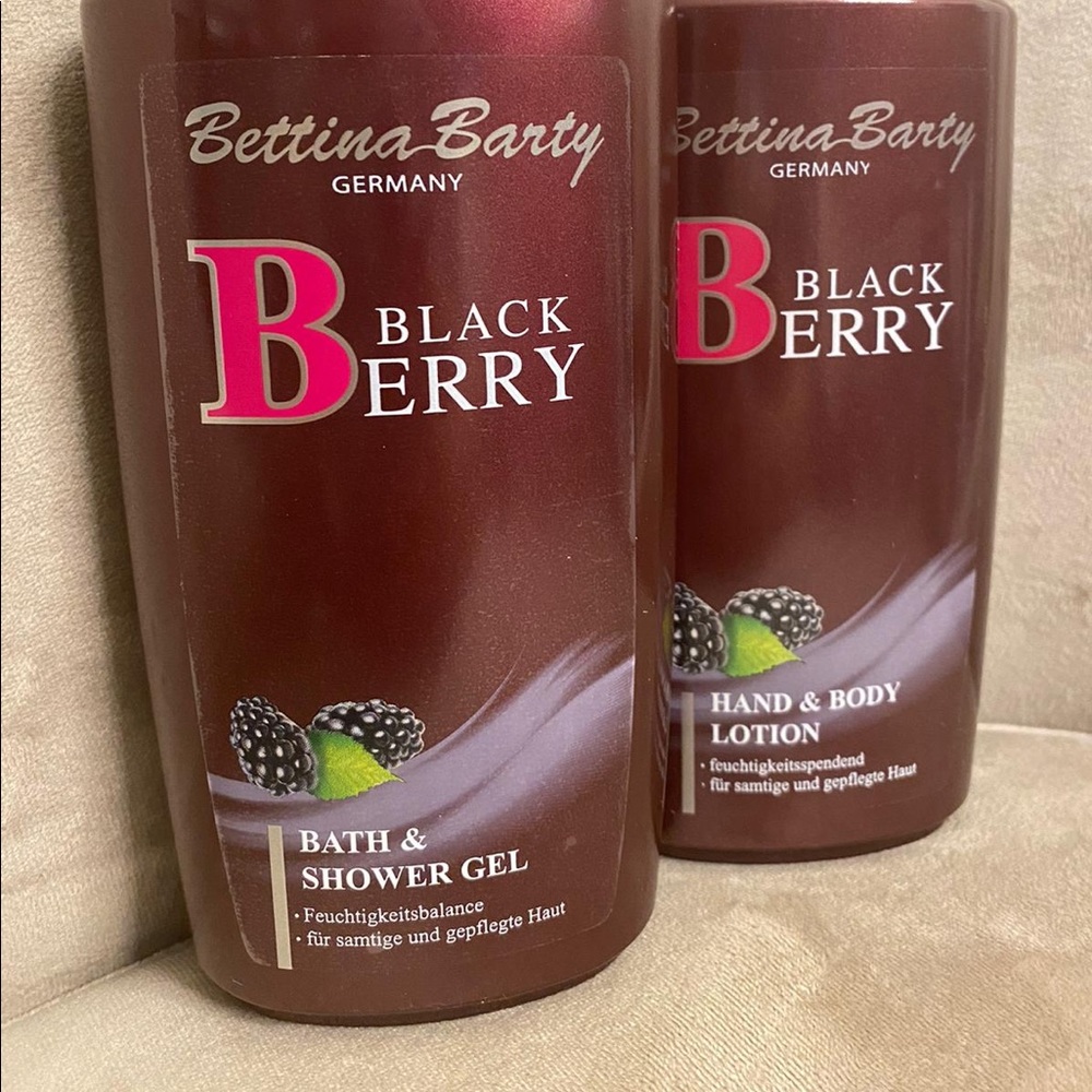 Set showers gel and hand and body lotion
